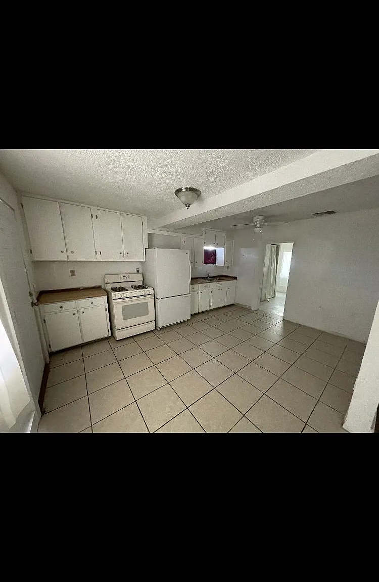 3 bed, 800 sqft, $1,250 — Photo 2