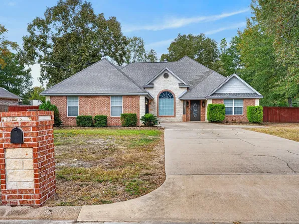 290 Hunters Glen Dr, Lufkin, TX 75904
