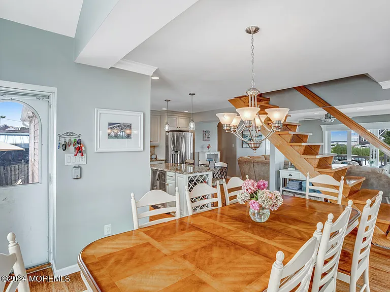 200 S Bayview Ave — Photo 16