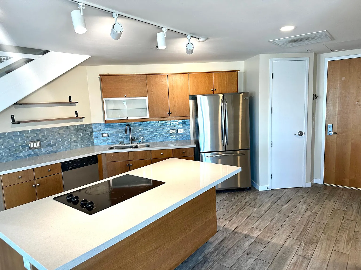 350 W Ash St — Photo 4