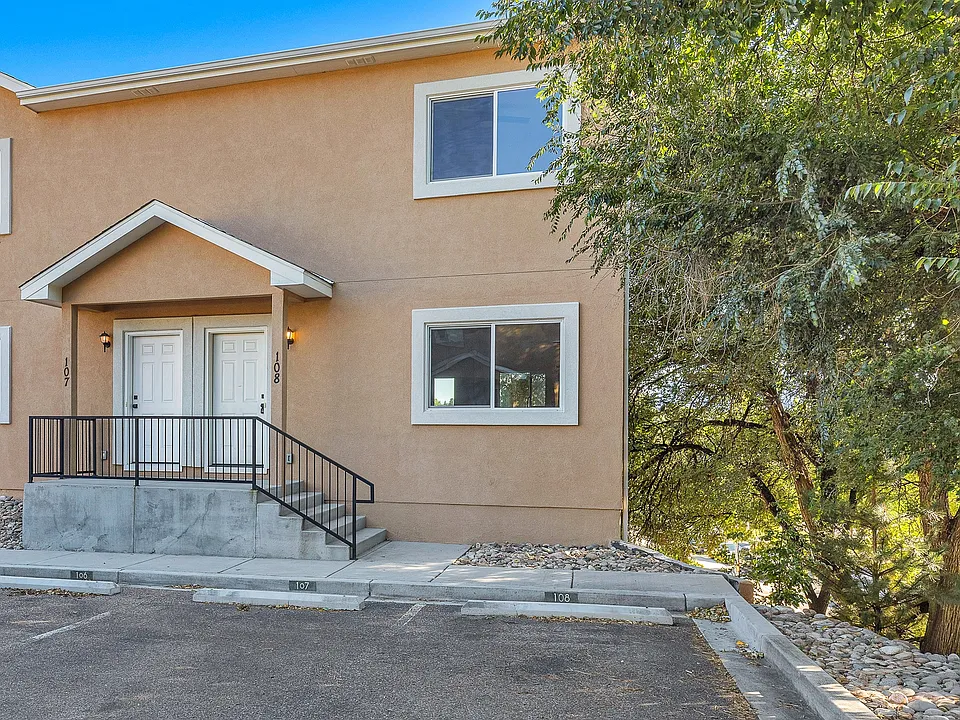 2220 E La Salle St #108