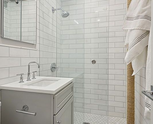 3rd image of 360 W 21st St APT 3B
