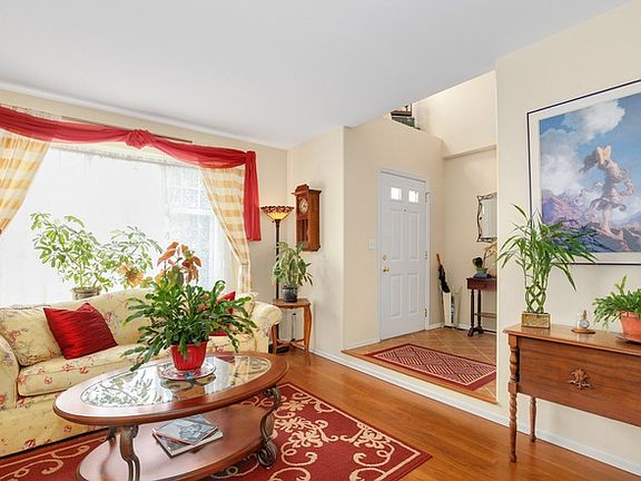 Spacious welcoming entry