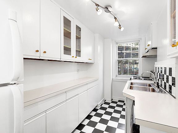 2nd image of 120 Cabrini Blvd APT 14