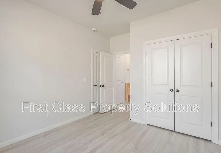 728 Harbor Town Dr — Photo 12