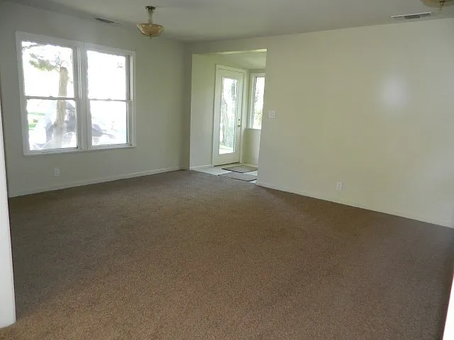 200 Shepard Ln — Photo 5