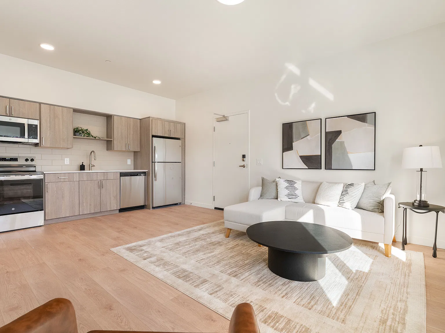 Sunstone Apartments — Photo 2