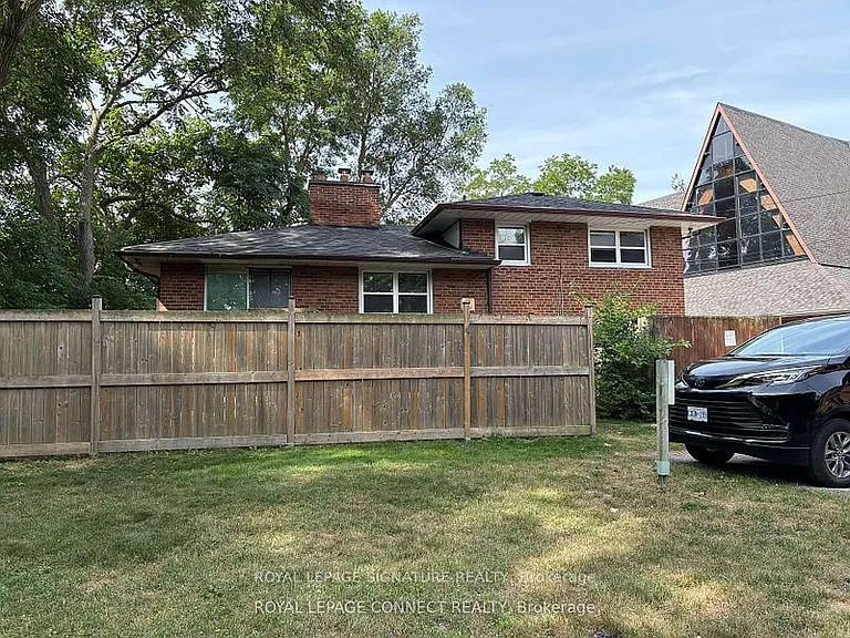 4130 Lawrence Ave E — Photo 17