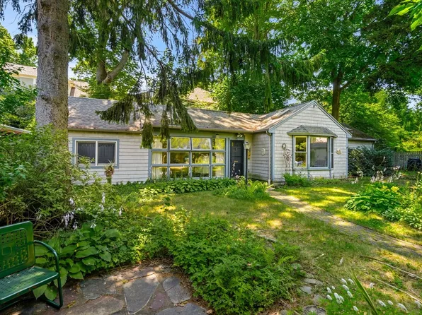 21 Preston Beach Rd, Marblehead, MA 01945