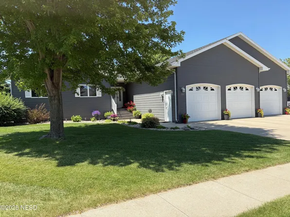 1337 13th St NE, Watertown, SD 57201