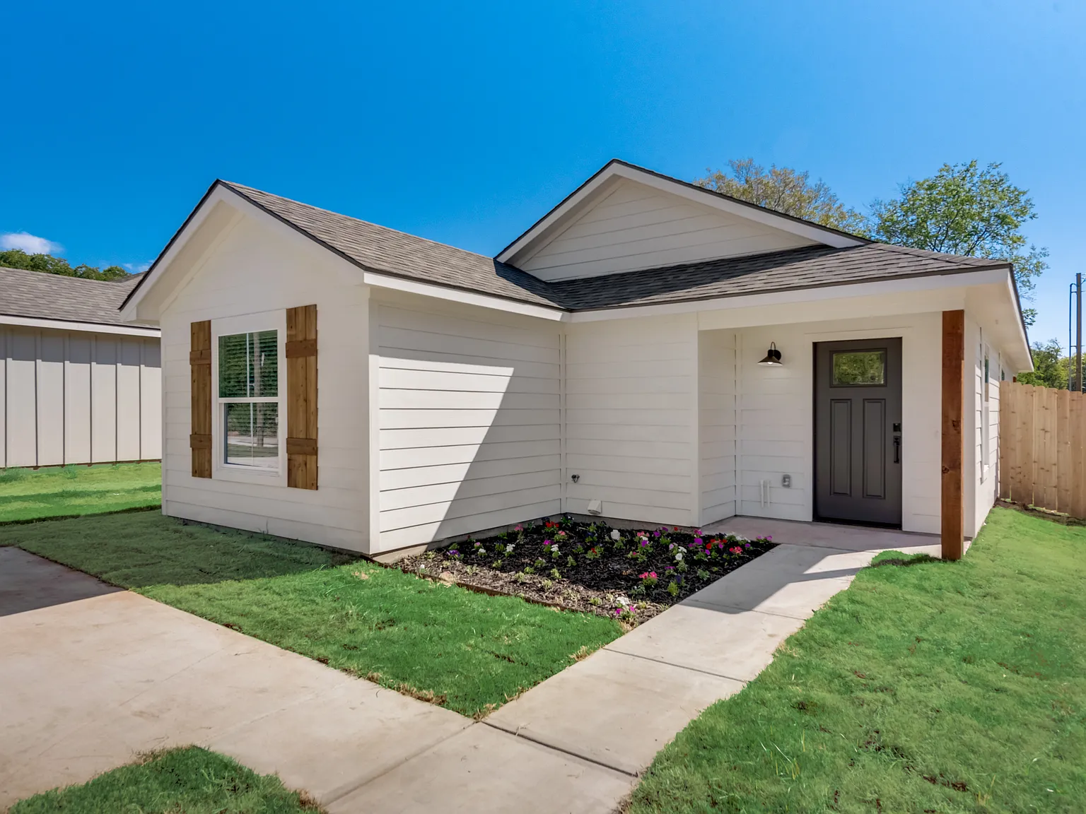 3 bed, 1215 sqft, $1,650 — Photo 1