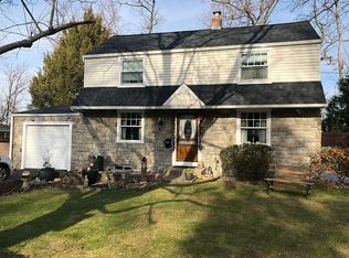 609 Lakevue Dr, Willow Grove, PA 19090