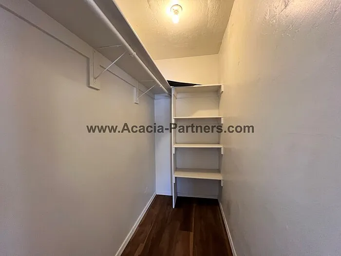 239 N Grande Ave — Photo 10