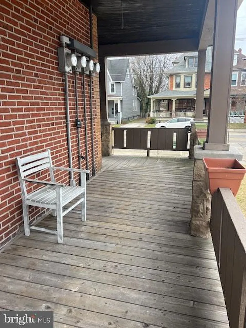 541 Haddon — Photo 2