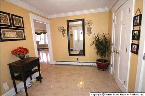 4th image of 823 Rossville Ave
