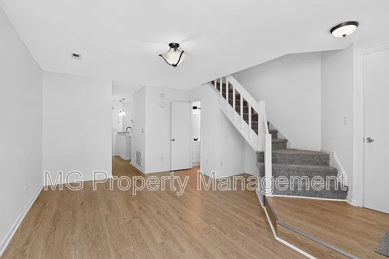 2 bed, 2.5 bath, 977 sqft, $1,350 — Photo 3