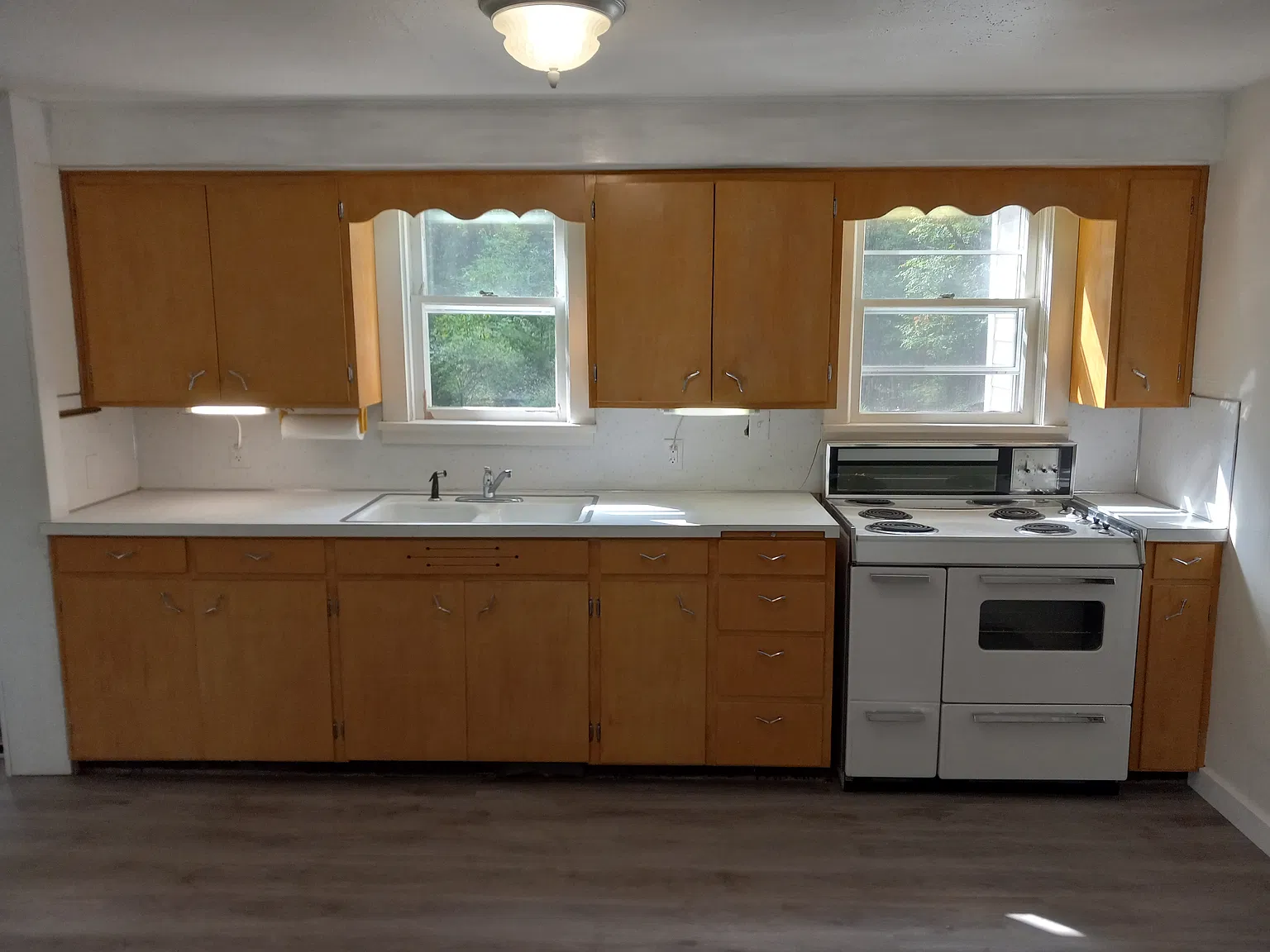 313 S Dangl Rd — Photo 2