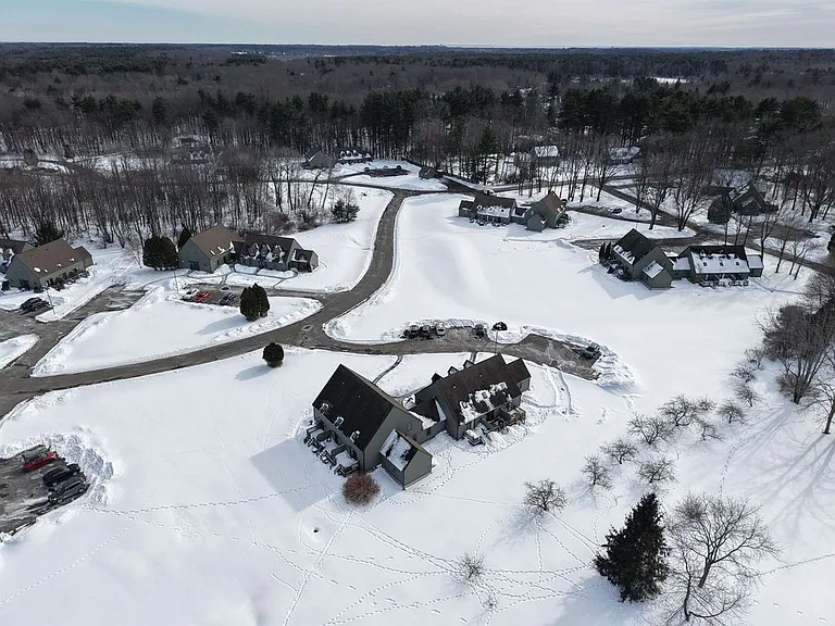 35 Montrose Dr — Photo 17