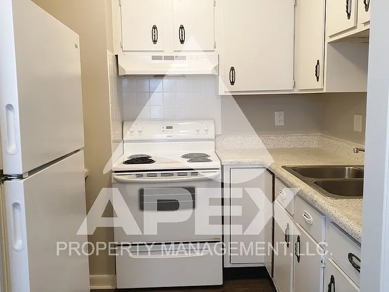Fairhill Apartments — Photo 9