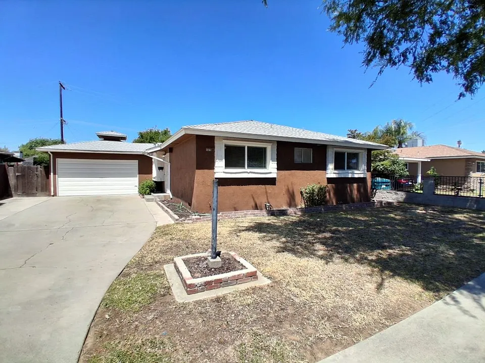 1419 N Winery Ave