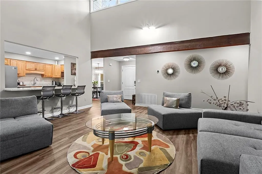 3 bed, 2.0 bath, 1827 sqft, $2,800 — Photo 4