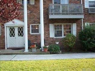 206 Fairharbor Dr, Patchogue, NY 11772