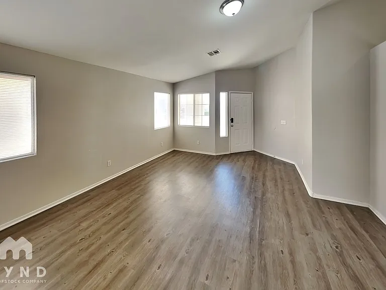 2858 Mount Hope Dr — Photo 2