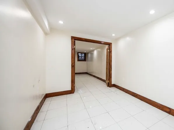 279 Menahan Street image 4 of 15