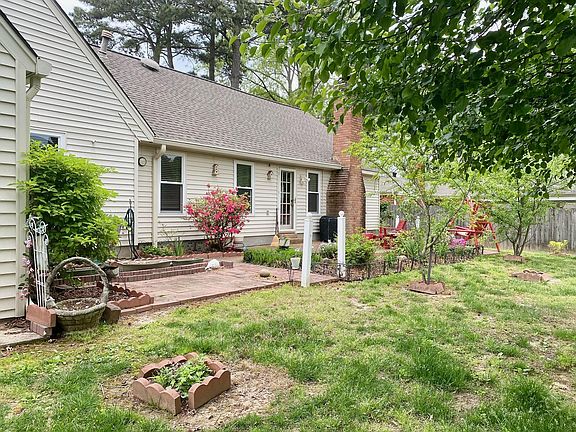 3rd image of 7853 Cloverbrook Ln