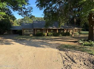 203 Oak Ct, Hollandale, MS 38748