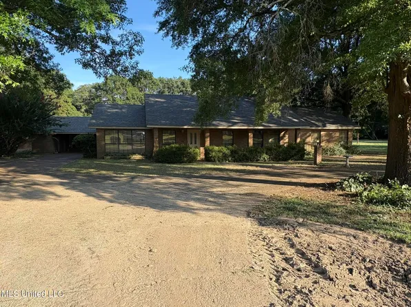 203 Oak Ct, Hollandale, MS 38748