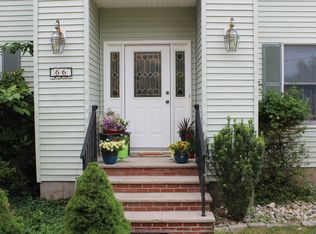 66 Gates Rd, Somerset, NJ 08873