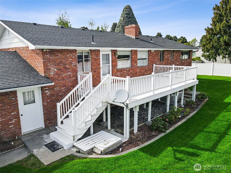 2nd image of 1665 E Fern Street