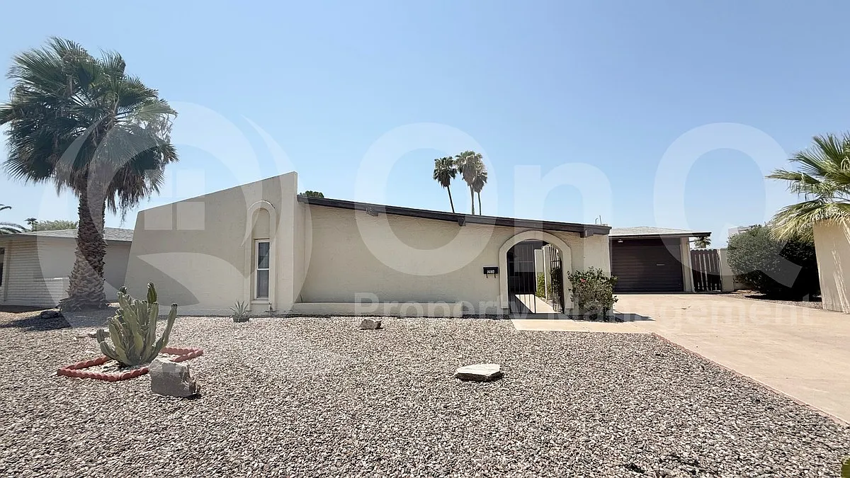 4 bed, 2.0 bath, 1956 sqft, $2,699 — Photo 3