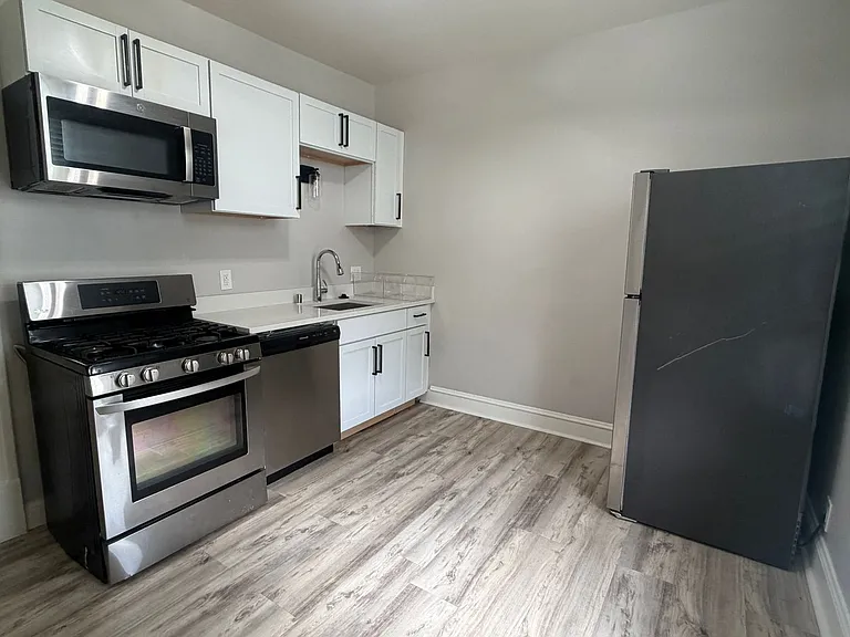 1675 N Marshall St — Photo 17