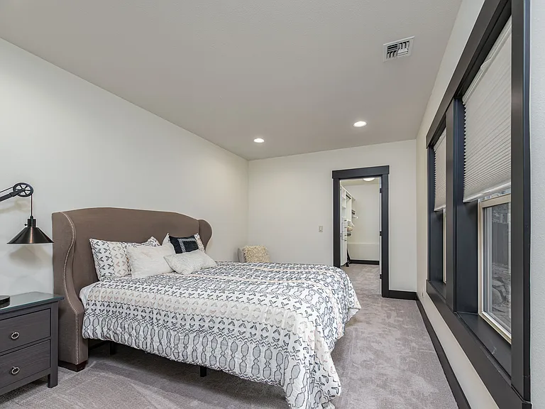 2340 NW Bens Ct — Photo 28