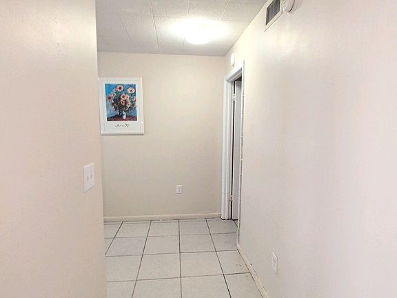 3rd image of 510 Avenue K NW APT 1