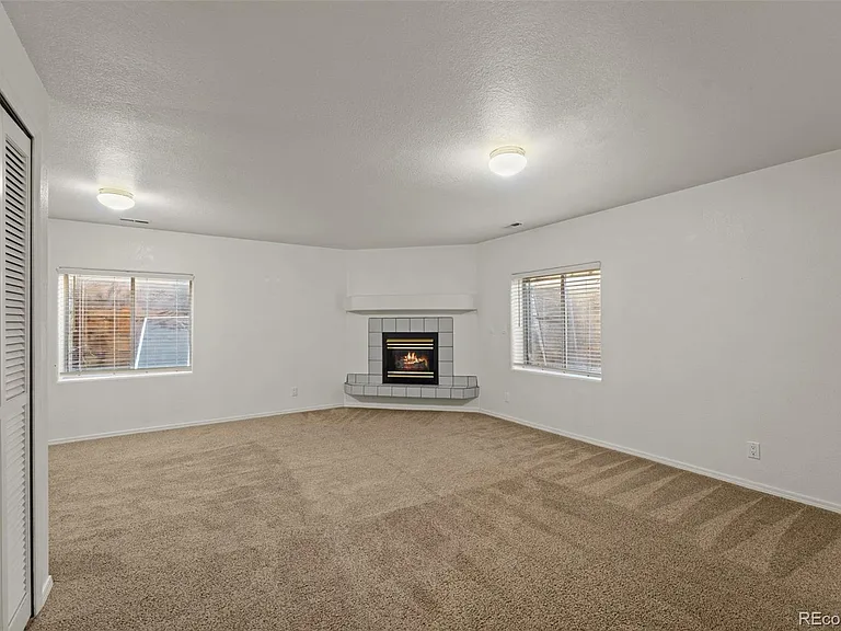 6082 Colony Cir — Photo 16