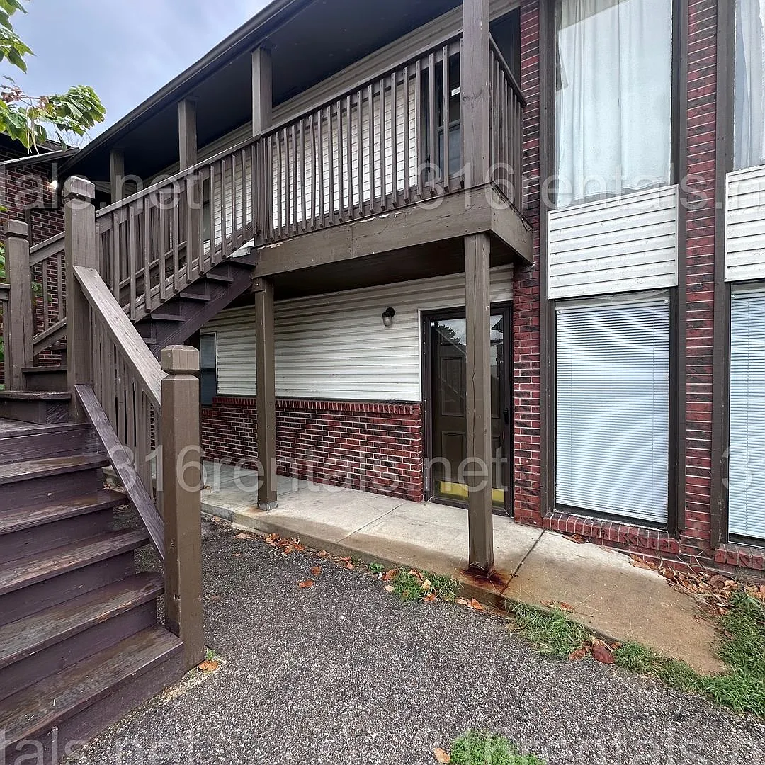 359 E Marion Ct — Photo 1