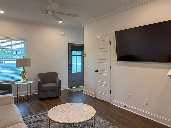 3rd image of 556 Meadow Crest Cir