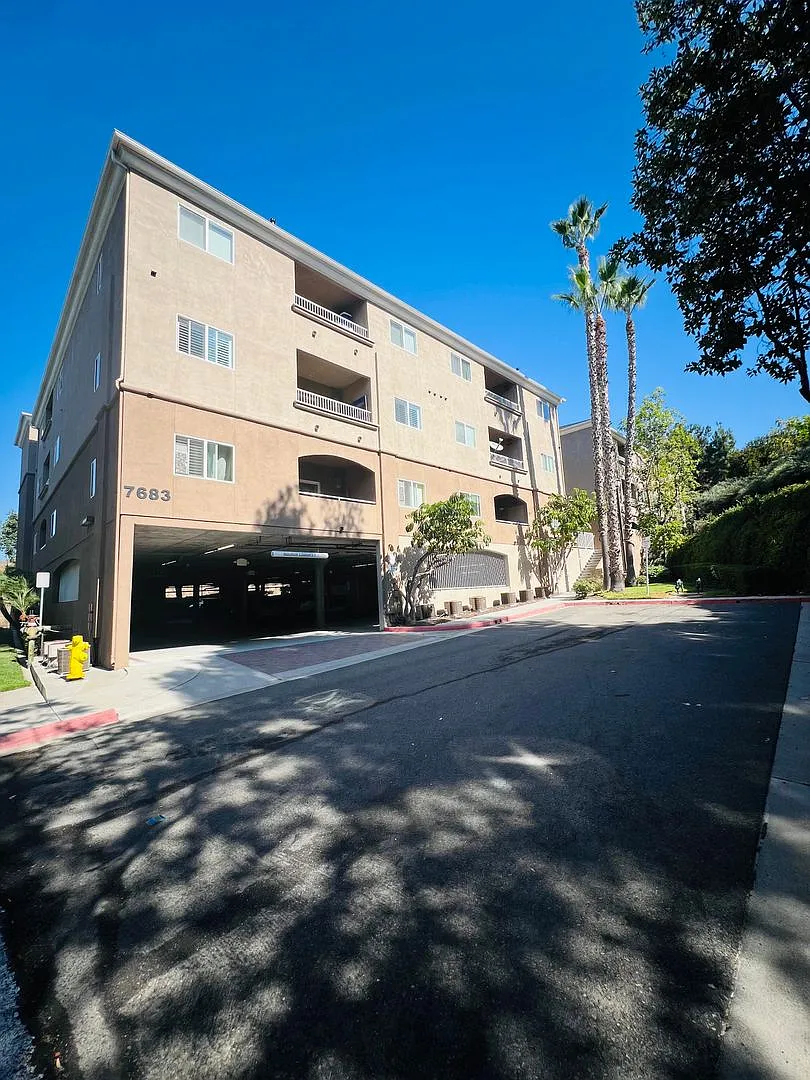 2 bed 2 bath in Rancho Mission Trails — Photo 2
