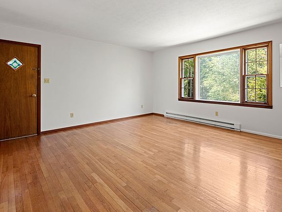 2nd image of 8 Golf St APT A