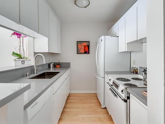 2nd image of 391 Mandarin Dr APT 2
