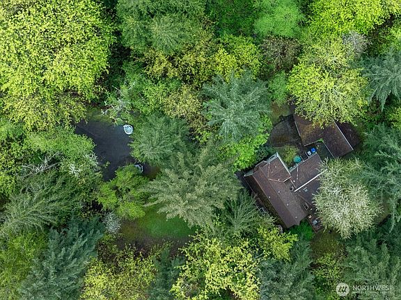 2nd image of 611 208th Avenue SE