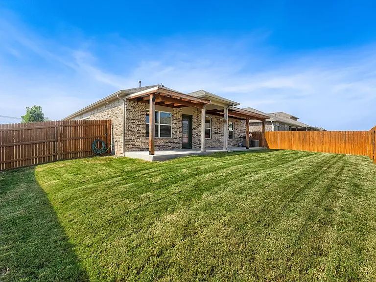 141 Marienfeld Ln — Photo 22