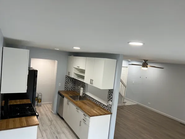 230 Dakota Ct Unit B, Bolingbrook, IL 60440