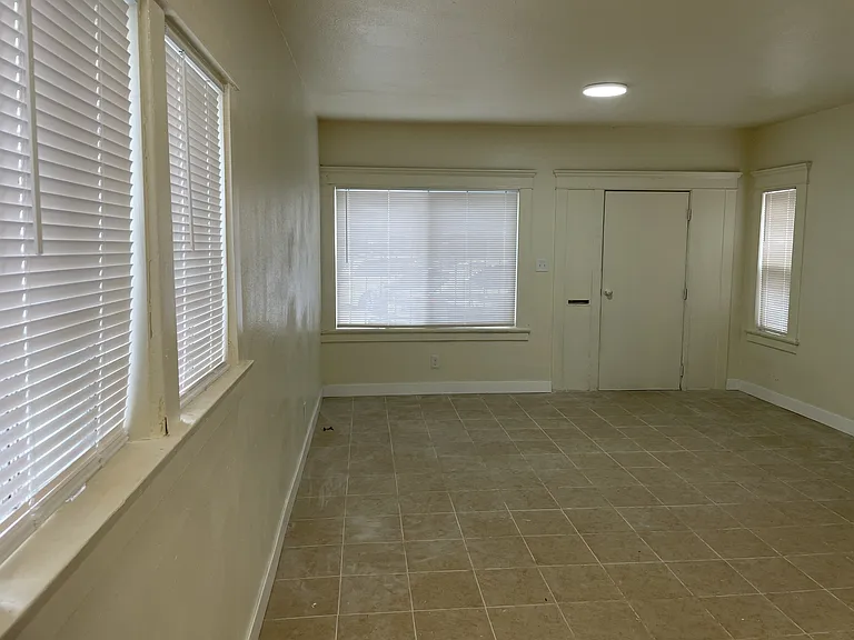 1012 W. 60th St, Los Angeles - 1012 — Photo 3