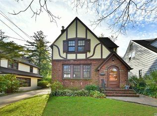 356 Manor Rd, Douglaston, NY 11363