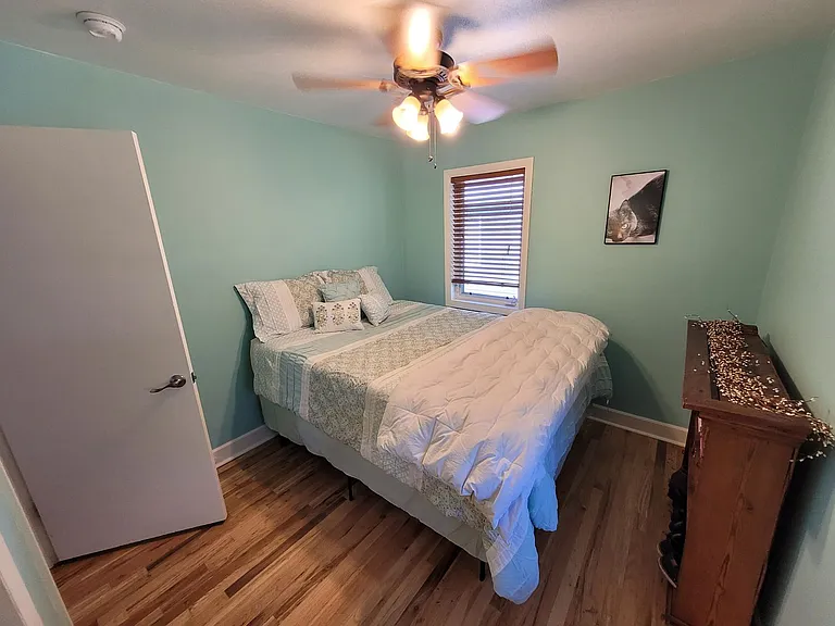 1517 Steele St — Photo 11