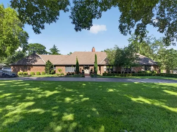 8301 Roe Ave, Prairie Village, KS 66207